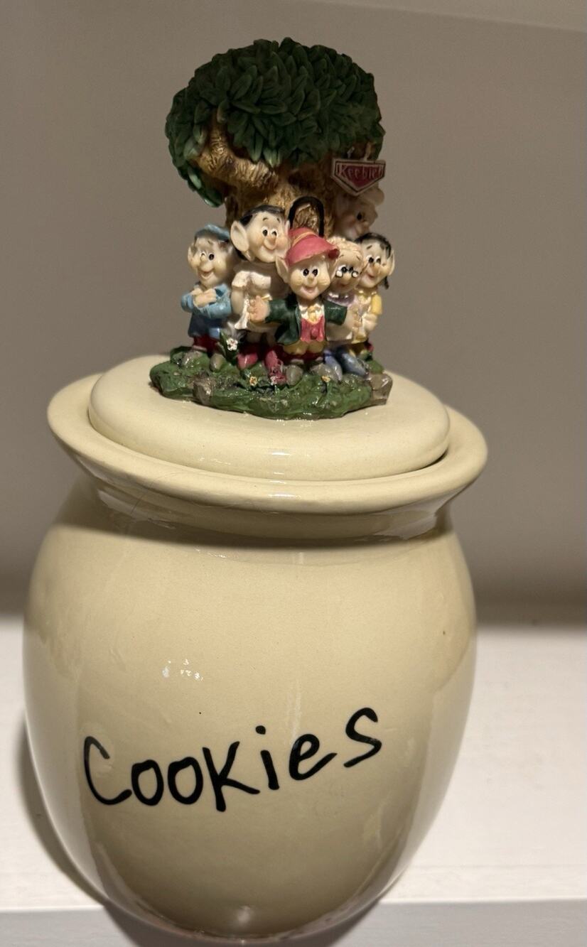 Keebler Ceramic "Cookies" Cookie Jar w/Sealing Lid Featuring the Keebler® Elves™